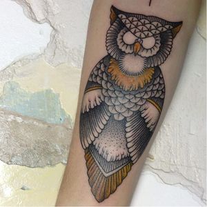 Owl tattoo by Fabrice Toutcourt #FabriceToutcourt #owl #dotwork