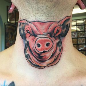 A totally sweet piggy tattoo by Dan Smith. (Via IG - dansmithism) #pig #DanSmith #greatlakestattoo #gltwalkupwalkin