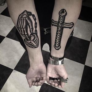 Skeleton hand, heart, and cross tattoos by @Garaskull #Skeleton #skeleton #black #blackwork #xray #hand #chain #heart #cross