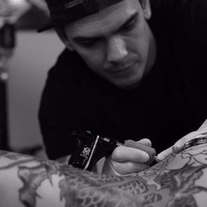Photo of Tattoo Artist Johnny Domus. (via IG—johnny_domus_mesquita) #colorful #neotraditional #johnnydomus #sleeve