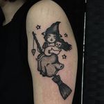 Up, up, and away with this cute witch by Sarah Whitehouse (IG—warahshitehouse). #adorable #blackandgrey #cute #creepy #dotwork #SarahWhitehouse #witch