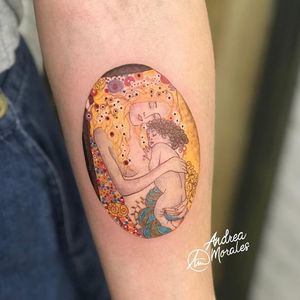 Gustav Klimt tattoo by Andrea Morales #AndreaMorales #arttattoos #color #watercolor #famouspainting #gustavklimt #klimt #Artnouveau #pattern #flowers #floral #love #mother #child #tattoooftheday