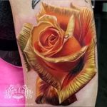 Vic Vivid (IG-vicvivid) is a master at rendering floral work like roses in a realist fashion. #color #realism #Roses #VicVivid