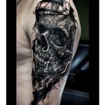 Alternative black and grey tattoo by Krzystof Sawicki. #KrzystofSawicki #blackandgrey #alternativ #sketch #skull