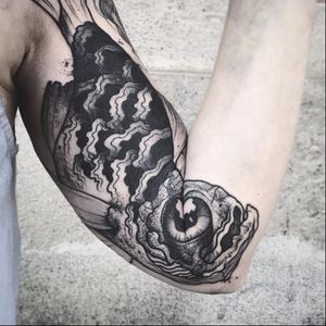 Fish tattoo by Veks Van Hillik #VeksVanHillik #blackwork #surrealistic #graphic #split #fish #goldfish