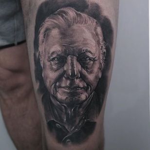 Tatuaje de David Attenborough por Edgar Ivanov #DavidAttenborough #BlackandGrey #BlackandGreyRealism #BlackandGreyTattoos #PortraitTattoos #Realism #EdgarIvanov