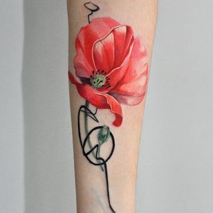 Tatuaje de amapola en acuarela de Aleksandra Katsan #AleksandraKatsan #watercolor #watercolor #flower #poppy