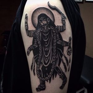 Blackwork Kali Tattoo by Gabriel Gozzer #BlackworkKali #Kali #KaliTattoo #BlackworkTattoos #Hindu #HinduTattoos #GabrielGozzer