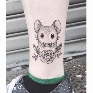 Teensy Field Mouse by Lilly Anchor (via IG-lillyanchor) #flora #fauna #animals #flowers #lillyanchor #illustrative #linework