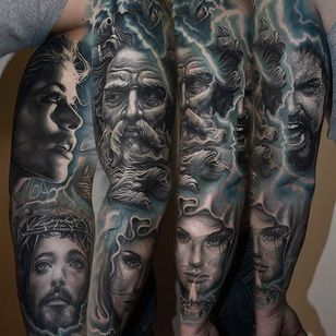 Algunas imágenes cristianas impactantes de Mario Hartmann (IG — mario_hartmann_tattooist).  #Christian #color #MarioHartmann #retrato #realismo