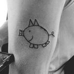 Cute little minimalistic piggy by st.marys.ink #piggy #linework #minimalism #pig #animal #blackwork #btattooing #blckwrk #minimal #minimalism #funny #stmarysink