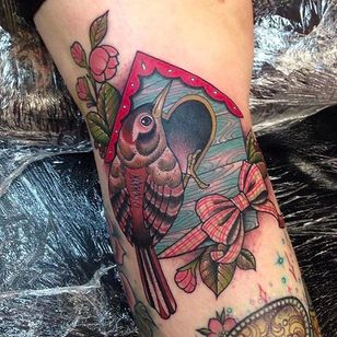 Bonito tatuaje de casa de pájaros por Sadee Glover @Sadee_Glover