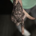 The person is now ready to remove all their obstacles with this awesome banger of Ganesh by Niki Norberg. #bangers #blackandgrey #Buddhist #Ganesh #Hindu #NikiNorberg #photorealism #realism