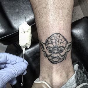 Yoda Tattoo by Alex Ciliegia #yoda #handpoked #handpoke #handpokeartist #stickandpoke #dotwork #handpokedportrait #AlexCiliegia