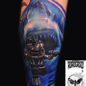 Mais uma de Max Pniewski #lego #nerd #tubarão #tubarões #realismo #tatuagemrealista #realismocolorido #tatuagemcolorida #fundodomar #mar #brasil #brazil #portugues #portuguese