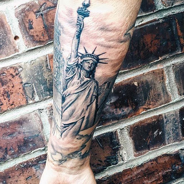Statue of Liberty Tattoo by toroktattooart  Half sleeve tattoo Best sleeve  tattoos Tattoo sleeve men