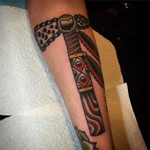 Traditional Tomahawk Tattoo by Phil DeAngulo #tomahawk #tomahawktattoo #tomahawktattoos #nativeamericantattoo #traditionaltomahawk #traditionaltattoo #traditionaltattoos #PhilDeAngulo