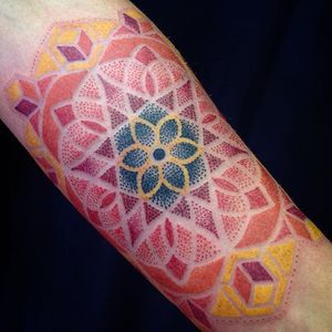Colorful mandala dotwork tattoo by Caco Menegaz #Dotwork #ColorDotwork #geometric #mandala #flower #CacoMenegaz