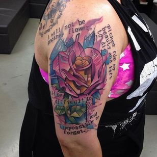 Tatuaje de rosa por Casey Charlton #rose #rosetattoo #newschool #newschooltattoo #newschooltattoos #newschoolartist #CaseyCharlton