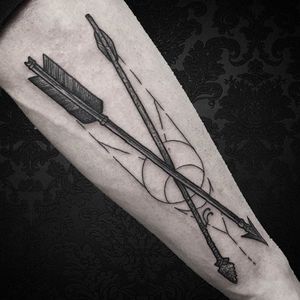 Arrow Tattoo by Luca Cospito #arrow #blackwork #blackworkartist #blackink #darkart #darkartist #spanishartist #LucaCospito
