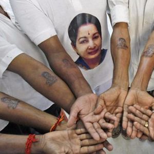 People showing their portrait tattoo of the Indian chief minister Jayalalithaa #masstattoo #india #dedication #politicaltattoo #politics