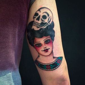 Another awesome girl head with a skull. Rad work by Anem. #Anem #traditionaltattoo #girl #girltattoo #skull #traditional #traditionalgirl