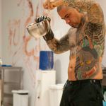 Henrique Fogaça em ação exibindo suas tattoos! #Flashdaydobem #tatuadoresbrasileiros #tattooweek #tattoodobem #henriquefogaça #masterchef #autismo #flashday #flashtattoo #henriquefogaça