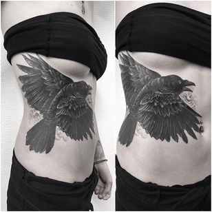 Crow Tattoo por Johannes Folke #crow #blackworkcrow #blackwork #blackink #illustrative #JohannesFolke