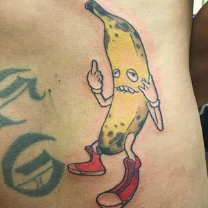 This banana doesn't give a fuck! By Anna Figallo (via IG -- anna.figallo) #annafigallo #banana #bananatattoo #anthropomorphicbananatattoo