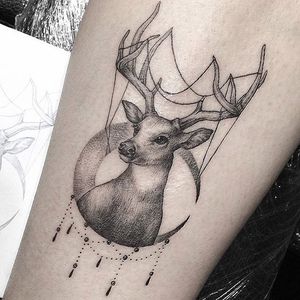 Fine line deer tattoo by Tattooer Intat. #Intat #TattooerIntat #fineline #southkorean #deer #crescentmoon #jewel