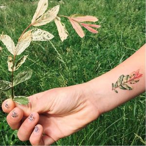 Leaf tattoo by Rit Kit #RitKit #leaf #leaves #plant #botanical #nature