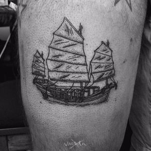 Junk Ship Tattoo, artist unknown #junkship #junkboat #junk #asianboat #chineseboat #chineseboats #chinesetattoo #blackwork #blckwrk