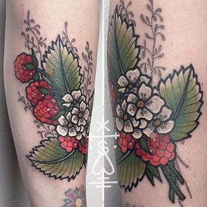 Bold and colorful raspberry tattoo by Sarah Herzdame. #raspberry #fruit #flower #neotraditional #SarahHerzdame