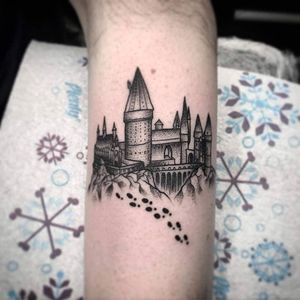 Blackwork Hogwarts castle tattoo by Ashley Crow. #blackwork #maraudersmap #HarryPotter #hogwarts #castle #popculture #film