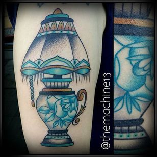 Lamp Tattoo por Zack Taylor #Lamp #TraditionalTattoos #TraditionalTattoo #OldSchool #OldSchoolTattoos #Traditional #ZackTaylor