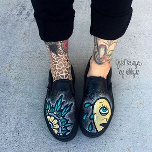 Hand-painted Mandala and Crying Heart on Black Vans Shoes! Tattooed shoes by Guz @LilGuz #LilGuz #Handpainted #Tattooed #Shoes #Tattooedshoes #Handpaintedshoes #Art #TattooArt #Mandala #CryingHeart #Vans #artshare