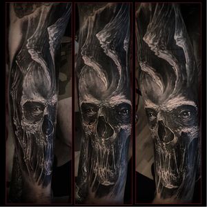 Rad tattoo by Nicko Metalink #NickoMetalink #blackandgrey #horror #sciencefiction #skull