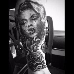 Badass Marilyn Monroe tattoo by Lee Sheehan. #blackandgrey #realism #MarilynMonroe #LeeSheehan