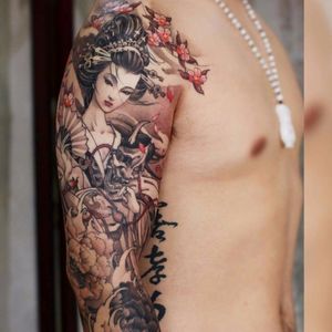 Sabe quem fez essa tattoo? Conte para a gente! #Gueixa #gueixatattoo #geisha #geishatattoo #oriental #orientaltattoo #sakura #sakuratattoo #flordecerejeira #flordecerejeiratattoo
