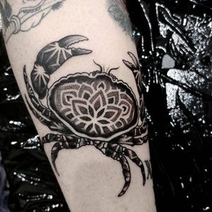 Crab Tattoo by Tobias Schneider #crab #blackworkcrab #blackwork #blackworkartist #blackart #blackworker #TobiasSchneider