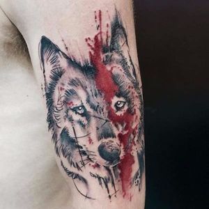Lobo por Jeff Waine! #JeffWaine #tatuadoresbrasileiros #tatuadoresdobrasil #tattoobr #SãoPaulo #wolf #lobo