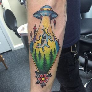Alien Abduction Tattoo by Ben Towers #alienabduction #alien #ufo #scifi #BenTowers