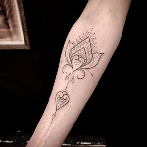 Por Torra Tattoo #TorraTattoo #brasil #brazil #brazilianartist #tatuadoresdobrasil #blackwork #ornamental #coração #heart #fineline