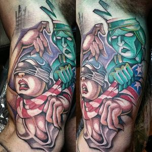 This tattoo by Paes 164 suggests that while justice is blind, liberty's a murderer. #Americanflag #colorful #Justice #newschool #Paes164 #StatueofLiberty