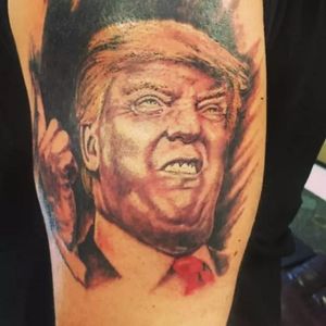 Donald Trump looks like he's about to rip a fart in this tattoo. #color #DonaldTrump #HilaryClinton #portraiture #presidentialdebate #Election2016