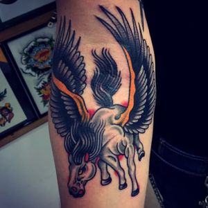 A solidly traditional tattoo of Pegasus by Christian Otto (IG-christianotto). #ChristianOtto #Pegasus #traditional