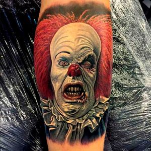 Excellent expression in this portrait by Steve Butcher #Pennywise #IT #StephenKing #clown #reboot #TimCurry #horror #realism #SteveButcher