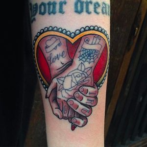 Cool concept and tattoo of hands holding each other framed by a heart. Awesome work by Rafa Serrano. #RafaSerrano #LTWtattoo #neotraditional #coloredtattoo #hands #heart
