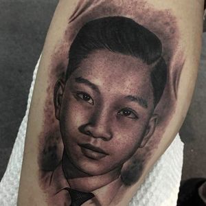 Beautiful portrait that looks like its breathing at you, tattoo done by Emersson Pabon, #emerssonpabon #portrait #blackandgray #realism