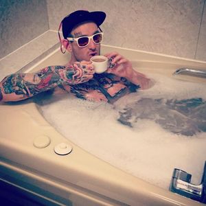 Photo from Instagram @pau1terry_ #PaulTerry #bathtime #LiverpoolTattooConvention